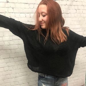 Oversized hooded cropped sweater black